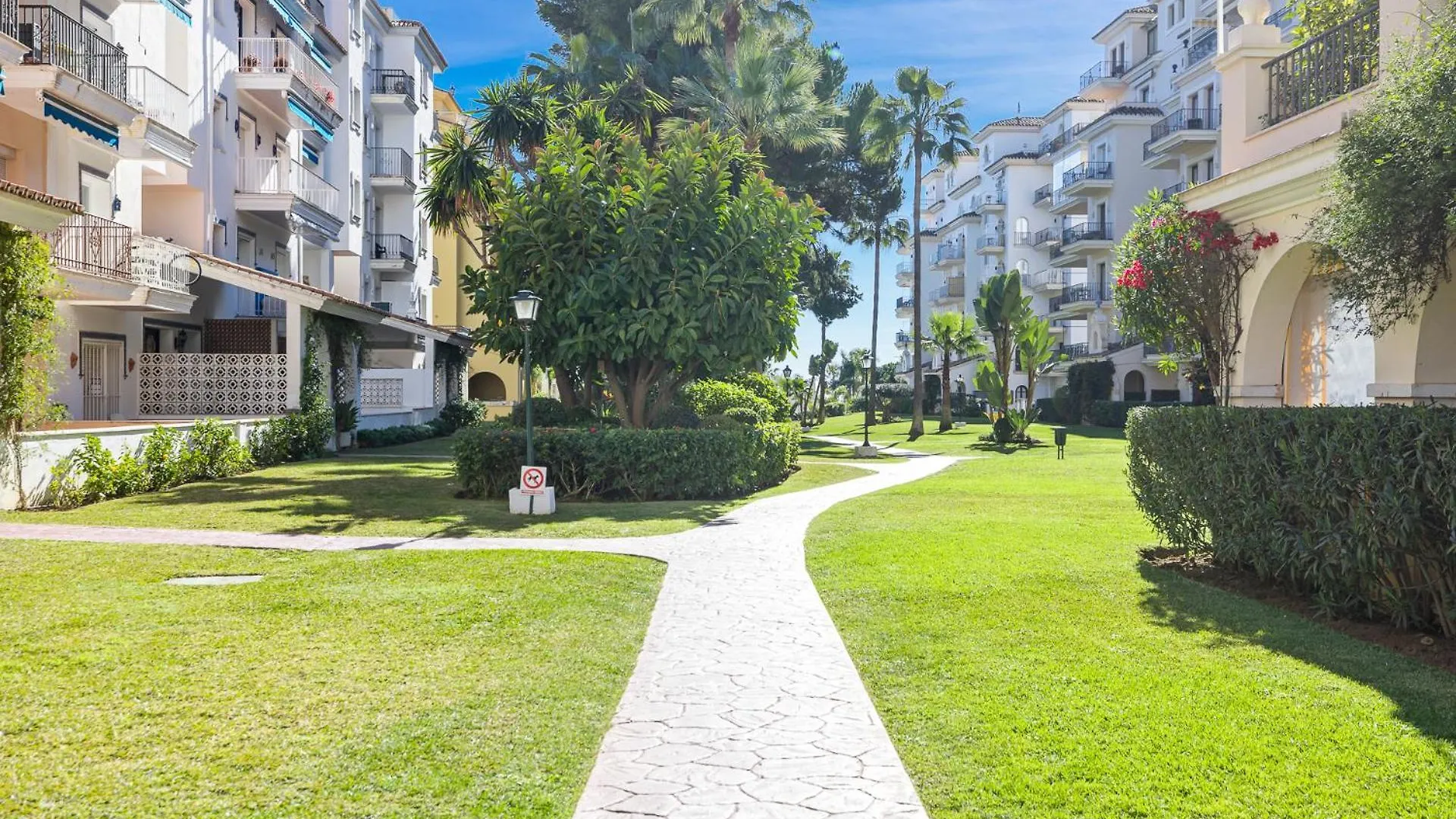 Apartamento 2 Bedroom Apartment, With Sea Views, In Puerto Banus Marbella España