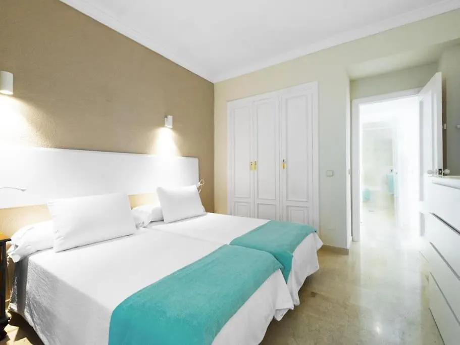 2 Bedroom Apartment, With Sea Views, In Puerto Banus Marbella 0*,