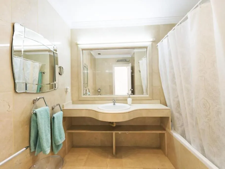 Apartment 2 Bedroom Apartment, With Sea Views, In Puerto Banus Marbella