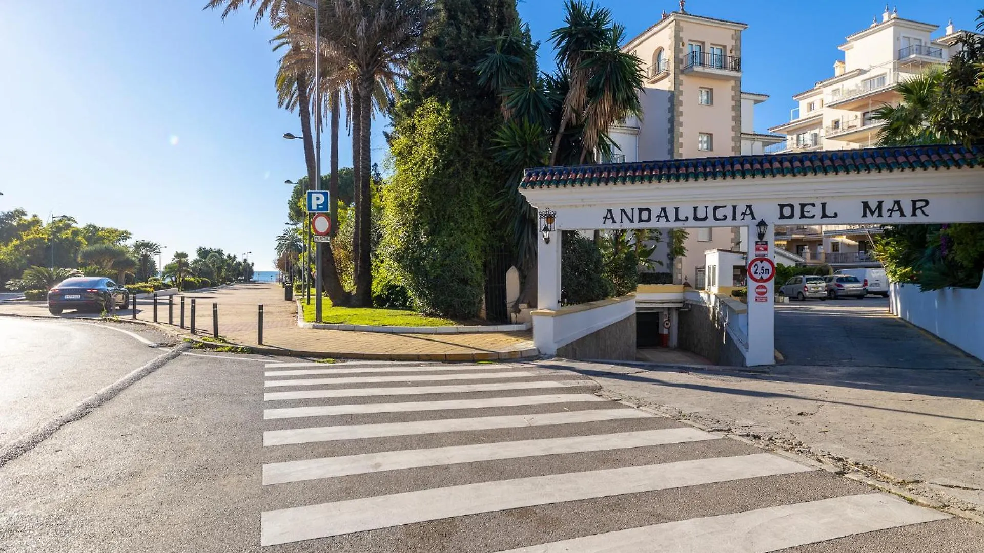 2 Bedroom Apartment, With Sea Views, In Puerto Banus Marbella Spain
