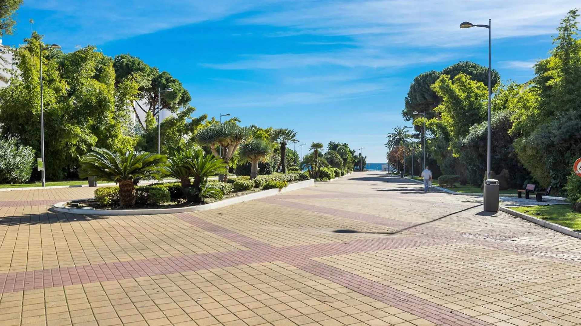 2 Bedroom Apartment, With Sea Views, In Puerto Banus Marbella