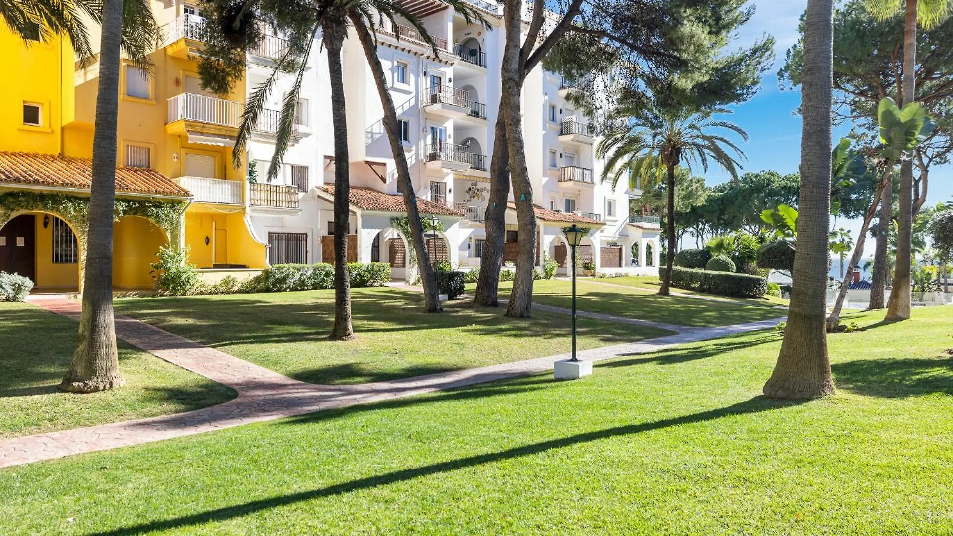 Apartment 2 Bedroom Apartment, With Sea Views, In Puerto Banus Marbella