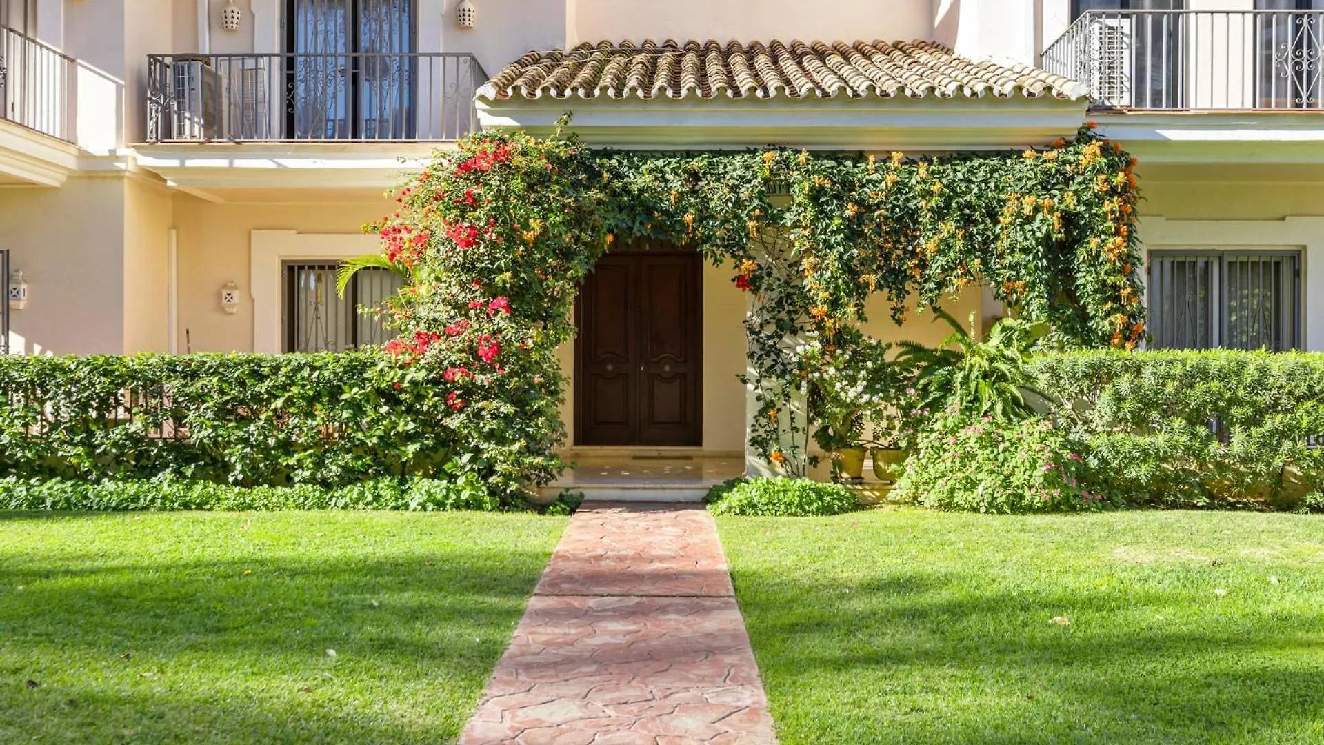 2 Bedroom Apartment, With Sea Views, In Puerto Banus Marbella Apartment