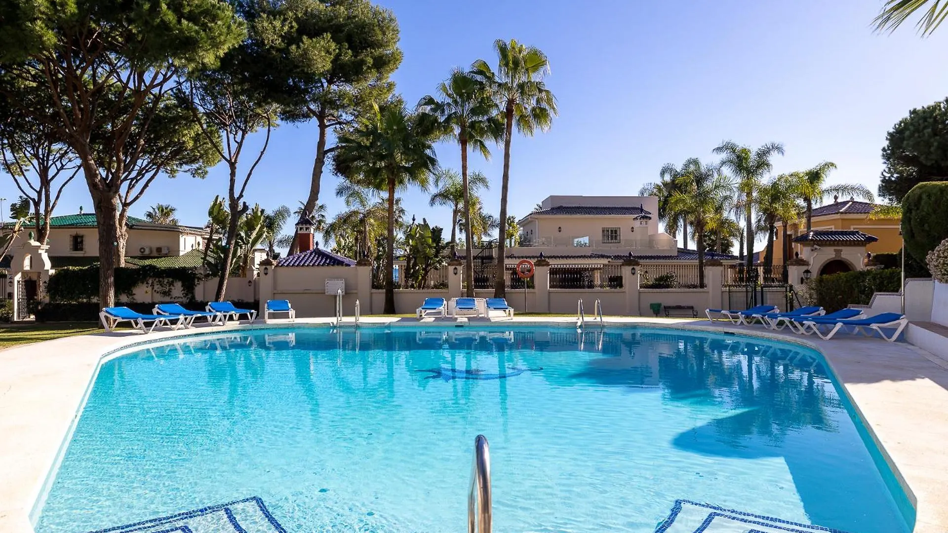 2 Bedroom Apartment, With Sea Views, In Puerto Banus Marbella